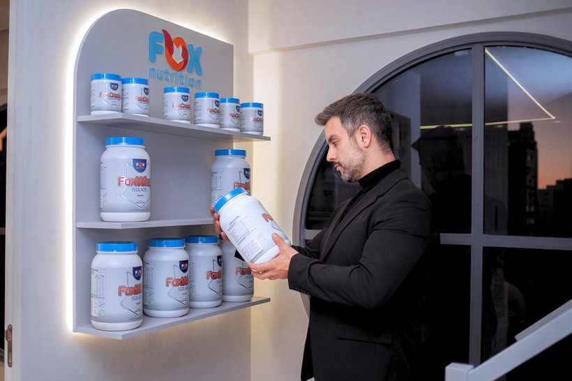 Danilo com os produtos Fox Nutrition